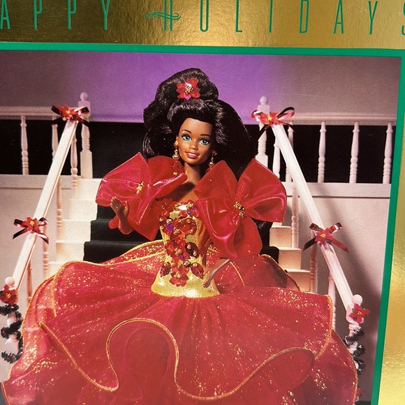 Happy Holidays Barbie - Picture 6 of 9